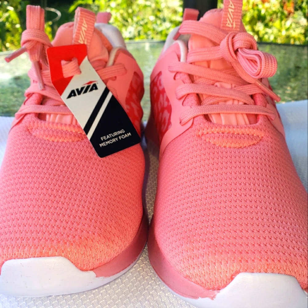 Avia women's pink shoes in great condition.